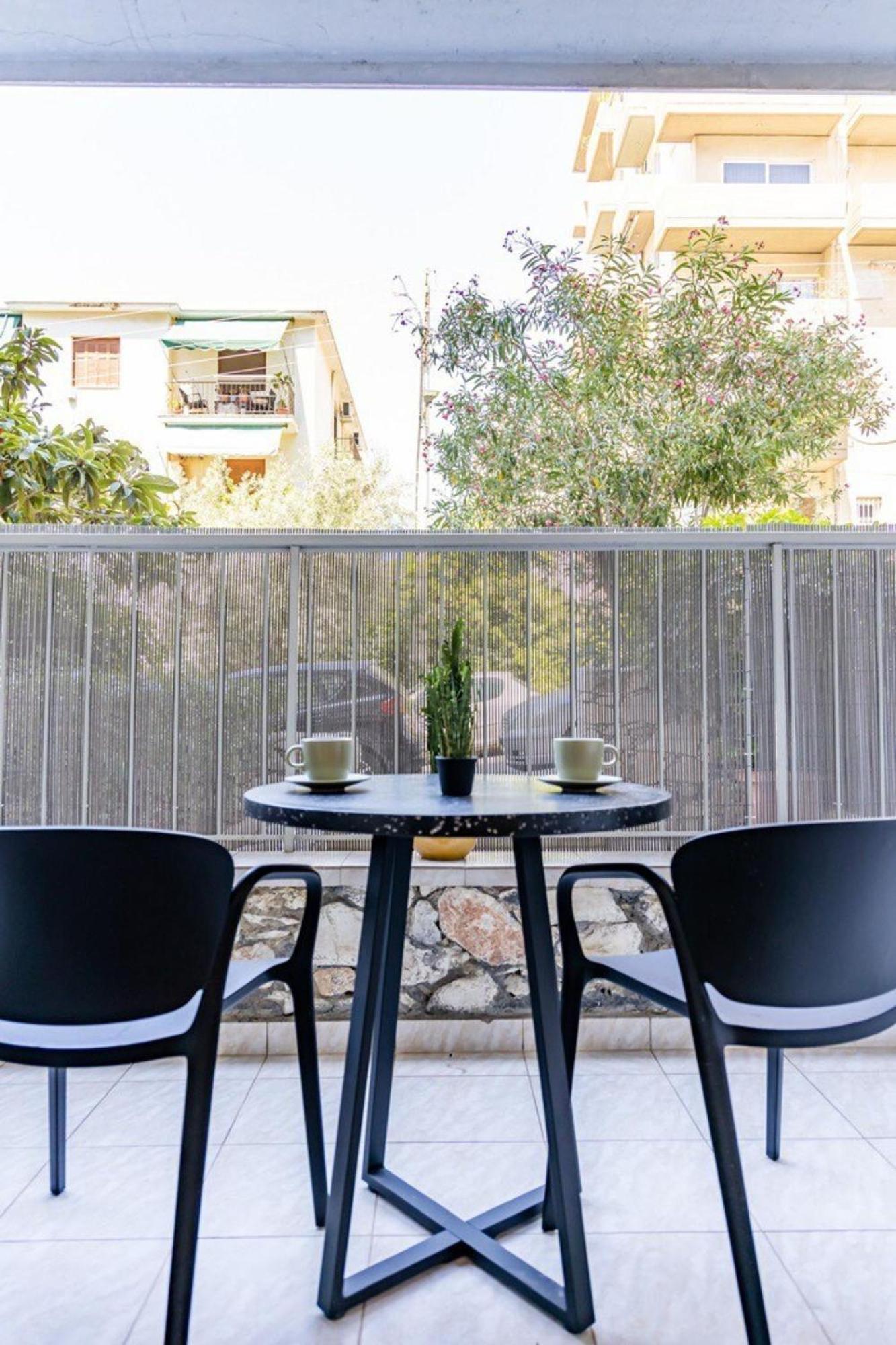 Bright And Stylish Apartment In Palaio Faliro Athens Exterior photo